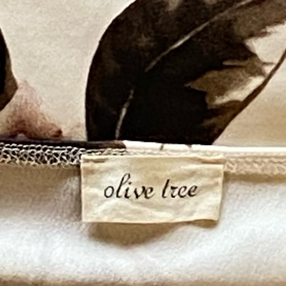 Olive Tree Floral Crop Top Twisted Front. XS (No Size Tag) Excellent Condition! - Picture 3 of 8